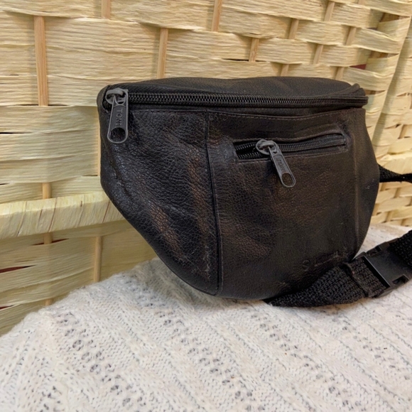 Lufthansa First Class, Black Leather Fanny Pack - Picture 3 of 10